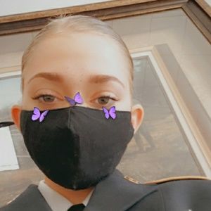 Meet your Posher, Elizabeth